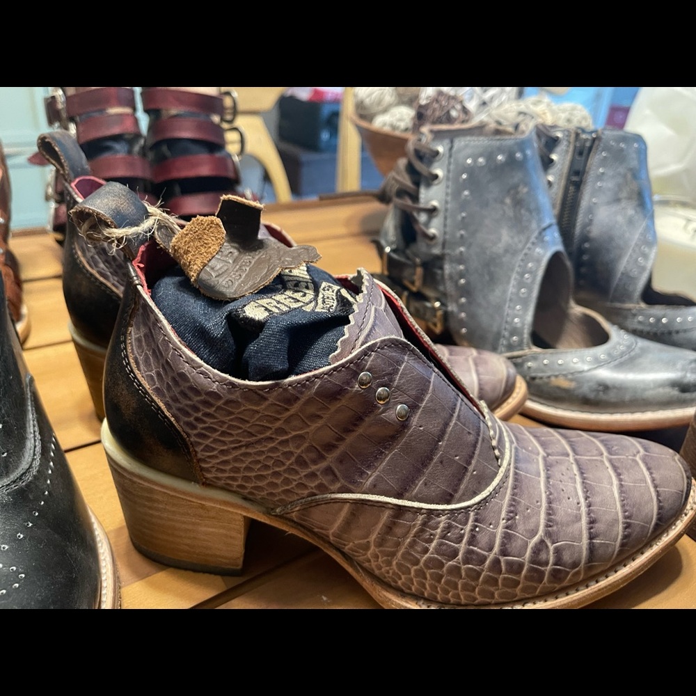 Freebird Sadie Stone Croco 8 BN